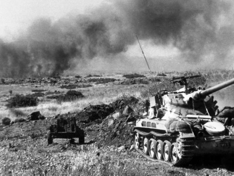 Ein israelischer Panzer im Juni 1967 während des Sechstage-Krieg auf den Golanhöhen.