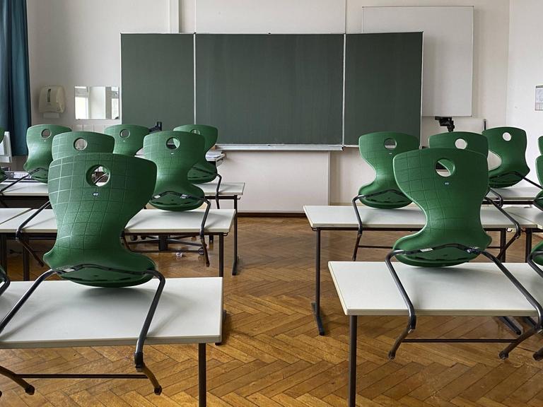 Ein leeres Klassenzimmer