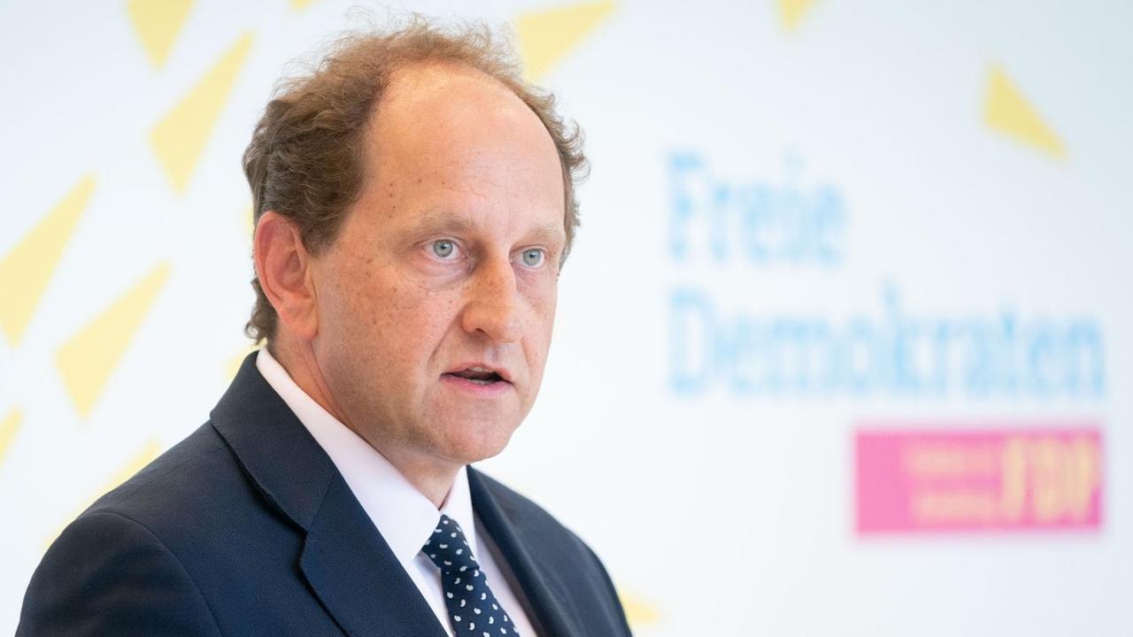 Alexander Graf Lambsdorff an einem Rednerpult Alexander Graf Lambsdorff an einem Rednerpult