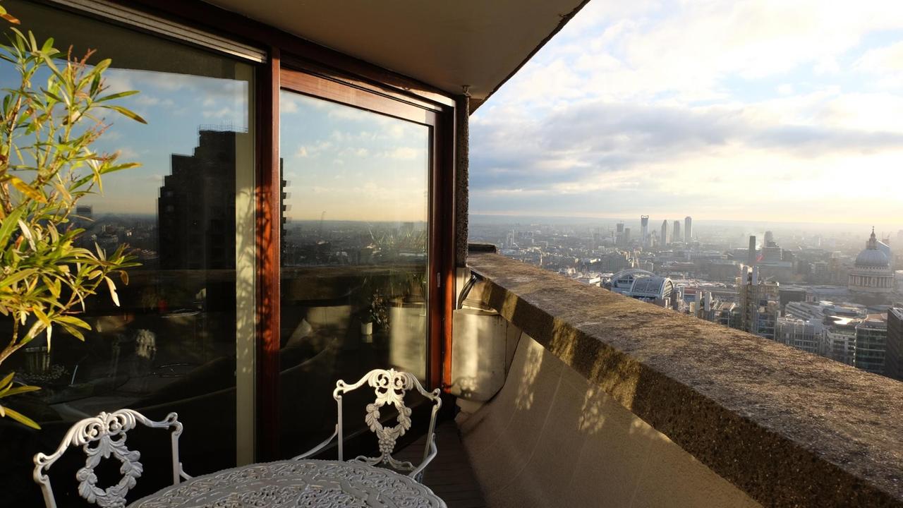 Verführt von Charme des Barbican Centres: Hale und Liekiermans Balkon Verführt von Charme des Barbican Centres: Hale und Liekiermans Balkon
