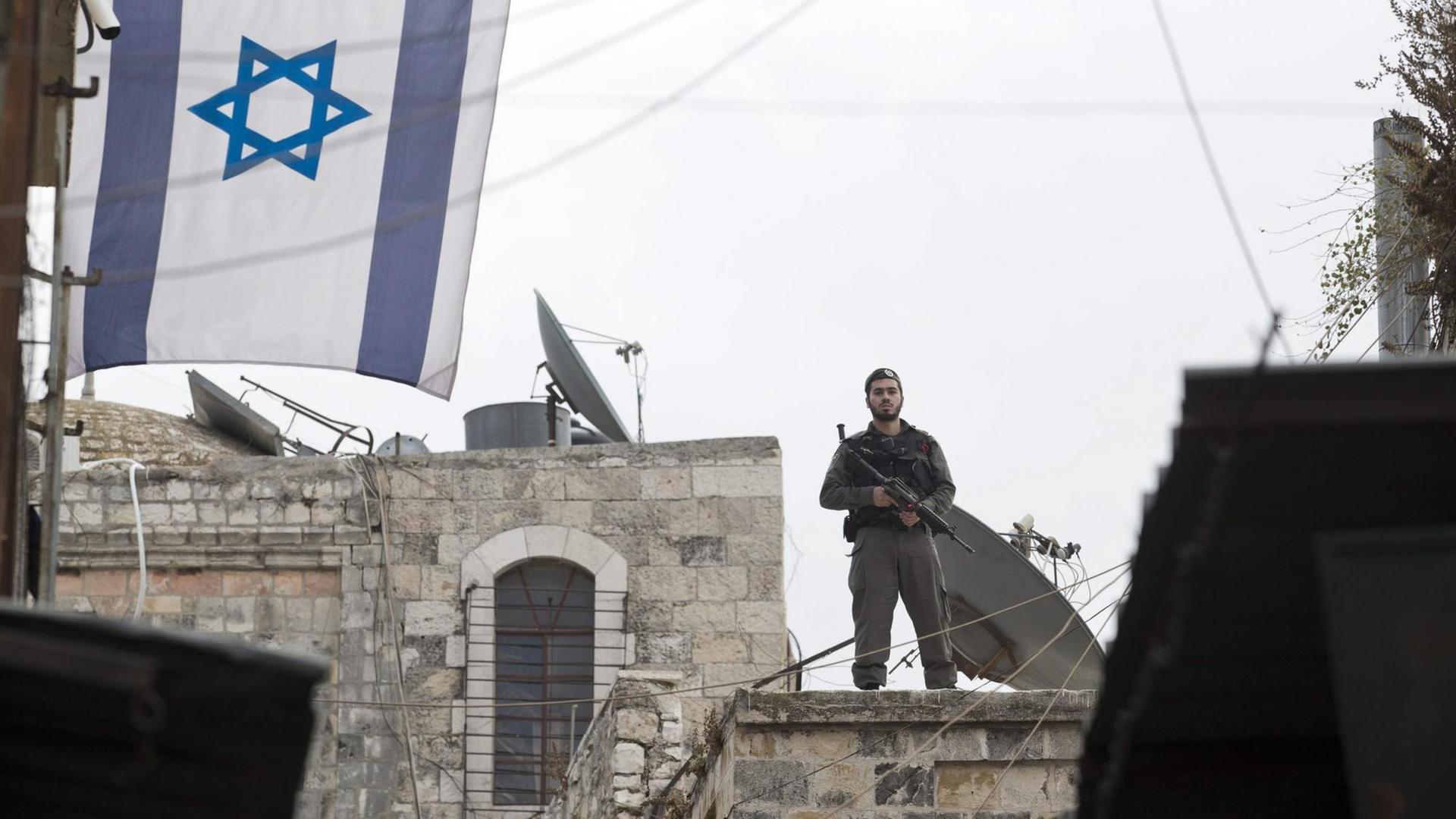 Ein israelischer Soldat in der Altstadt von Jerusalem.