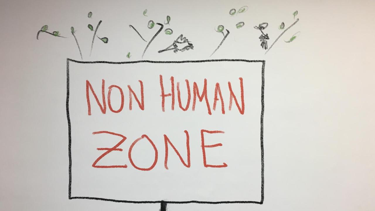 Ein gezeichnetes Schild, auf dem "Non Human Zone" steht. Ein gezeichnetes Schild, auf dem "Non Human Zone" steht.