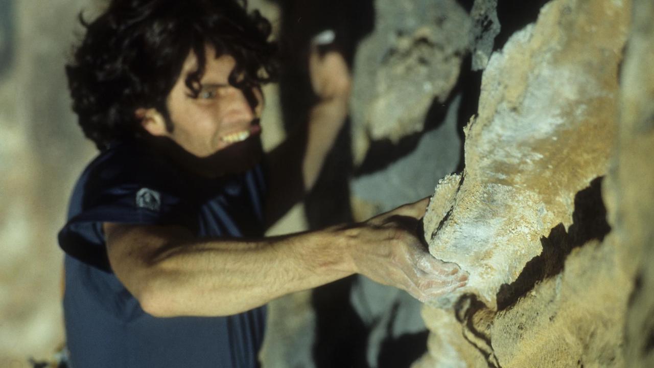Bergsteiger Thomas Huber klettert an einer Felswand, Siurana, Spanien. Szene aus dem Kinofilm "Am Limit" Bergsteiger Thomas Huber klettert an einer Felswand, Siurana, Spanien. Szene aus dem Kinofilm "Am Limit"