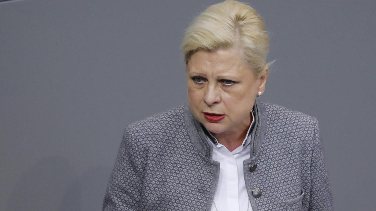 Die SPD-Politikerin Hilde Mattheis spricht im Bundestag Die SPD-Politikerin Hilde Mattheis spricht im Bundestag
