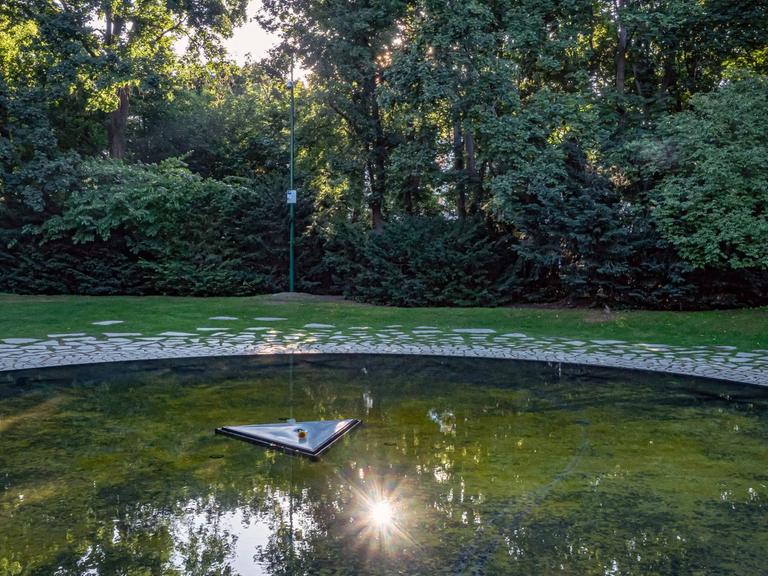 Das Mahnmal für die im Holocaust ermordeten Sinti und Roma im Berliner Tiergarten.