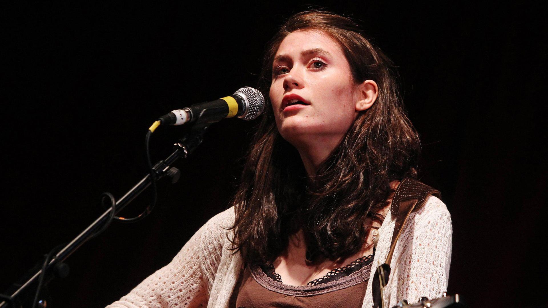 Die schottische Sängerin Rachel Sermanni, 2012