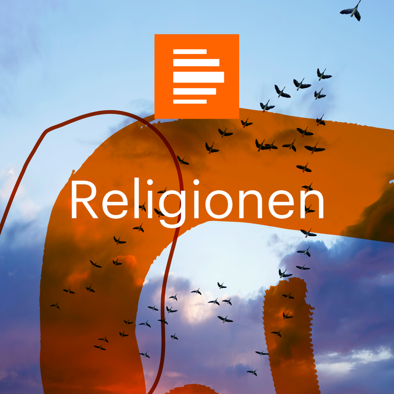 Das Bild zeigt das Podcast-Logo der Sendung "Religionen". Zu sehen sind die Schemen von Zugvögeln vor einem bewölkten Abendhimmel. Darüber sind orange, halbtransparente Flächen zu sehen und "Religionen" zu lesen.