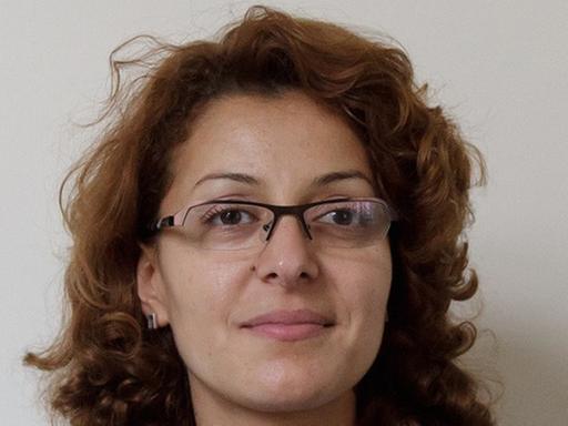 Jouanna Houssoun leitet das Zentrum für Migranten, Lesben und Schwule in Berlin