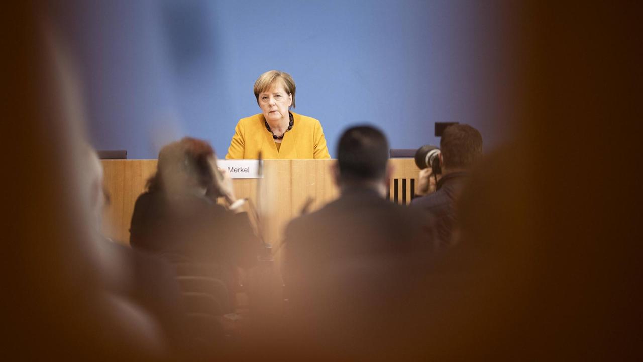 Angela Merkel, Bundeskanzlerin, aufgenommen im Rahmen einer Bundespressekonferenz nach der Sitzung des Corona-Kabinetts in Berlin. Angela Merkel, Bundeskanzlerin, aufgenommen im Rahmen einer Bundespressekonferenz nach der Sitzung des Corona-Kabinetts in Berlin.