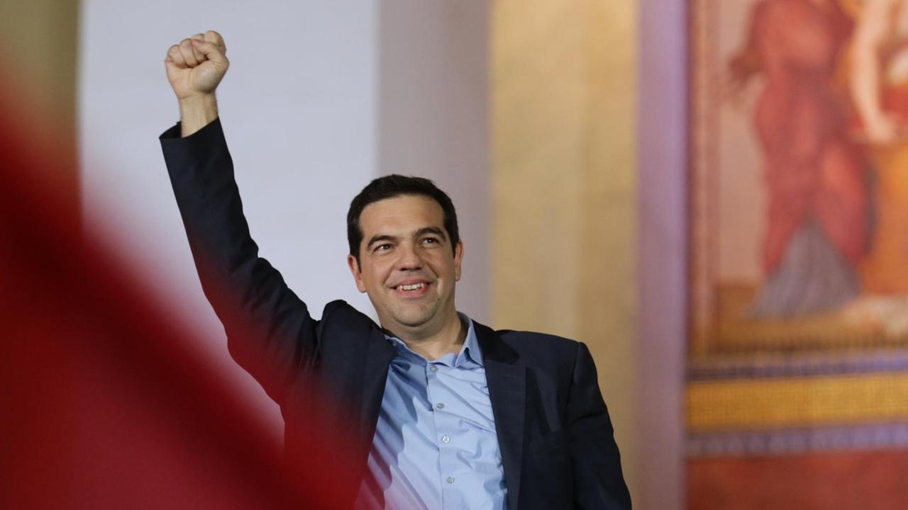 Syriza-Chef Alexis Tsipras am Wahlabend vor seinen Anhängern in Athen. Syriza-Chef Alexis Tsipras am Wahlabend vor seinen Anhängern in Athen.