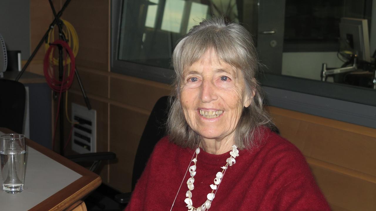 Entwicklungshelferin Ute Craemer zu Gast im Studio von Deutschlandradio Kultur. Entwicklungshelferin Ute Craemer zu Gast im Studio von Deutschlandradio Kultur.