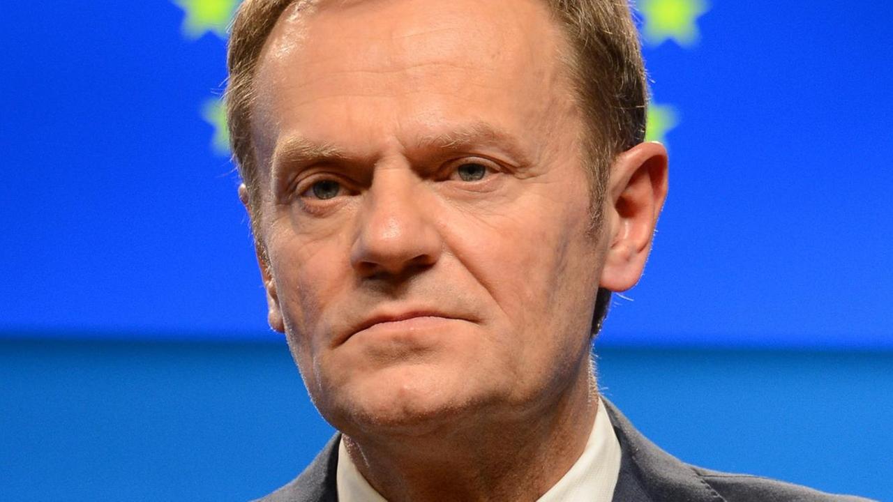 Der Rats-Präsident der Europäischen Unioin, Donald Tusk, trifft den Präsidenten von Azerbaidschan, Ilham Aliyev, während des Außenministertreffens in Brussels. Der Rats-Präsident der Europäischen Unioin, Donald Tusk, trifft den Präsidenten von Azerbaidschan, Ilham Aliyev, während des Außenministertreffens in Brussels.
