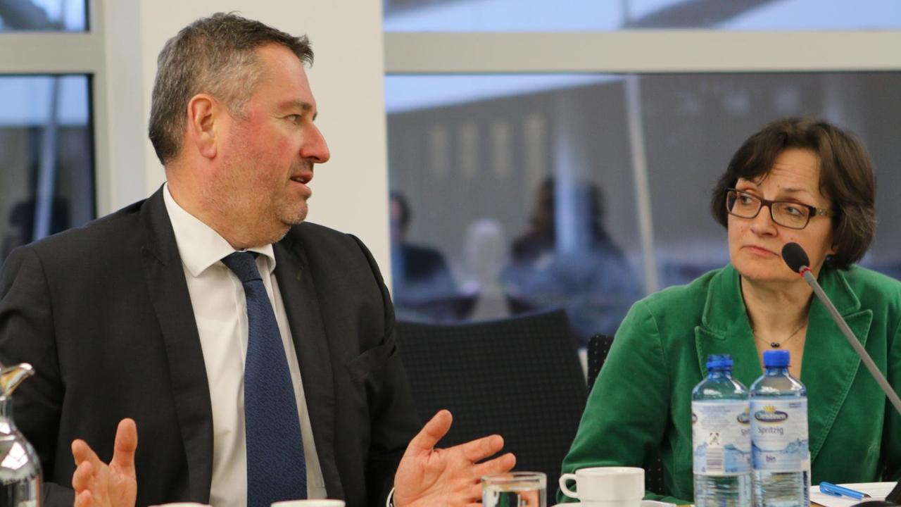 Der ungarische Botschafter Dr. Péter Györkös und Chefredakteurin Birgit Wentzien (15.2.2016)