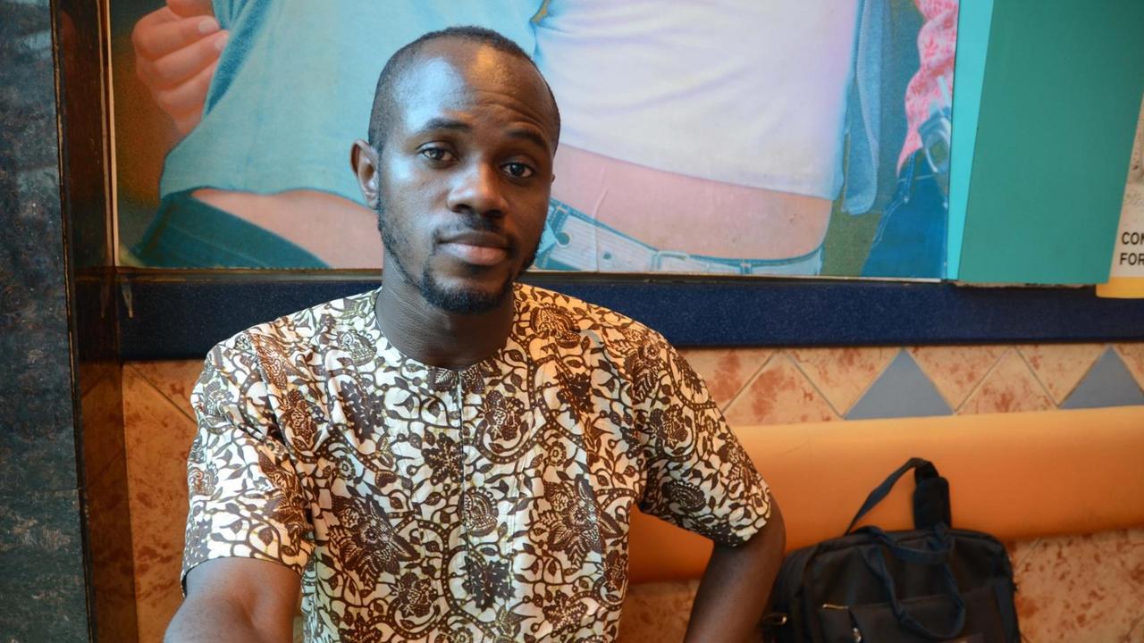 Presidoe Okuguni PR-Verantwortlicher der Vereinigung afrikanischer Studenten in Delhi. Presidoe Okuguni PR-Verantwortlicher der Vereinigung afrikanischer Studenten in Delhi.