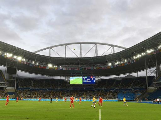 Das erste Fußballspiel der Frauen Brasilien gegen China im Olympiastadion von Rio de Janeiro 2016