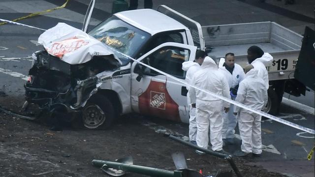 Ermittler untersuchen den Wagen, mit dem der Anschlag in New York verübt wurde.