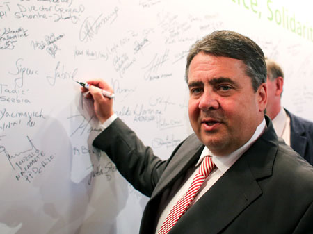 SPD-Chef Gabriel beim Gründungskonvent der "Progressive Alliance" SPD-Chef Gabriel beim Gründungskonvent der "Progressive Alliance"