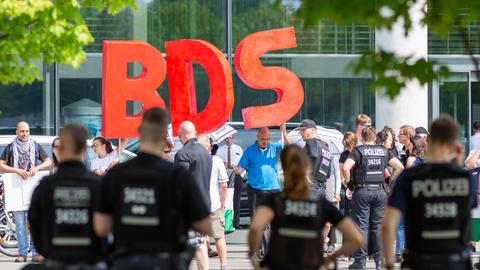 Protest von der Kampagne Boycott, Divestment and Sanctions (BDS) in Berlin.