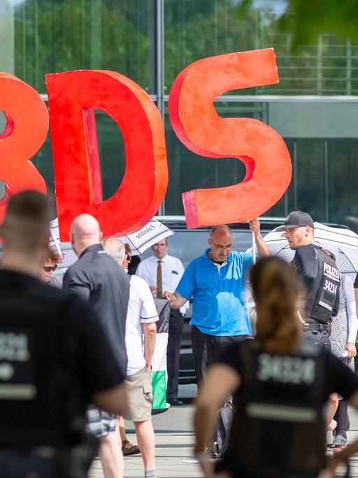 Protest von der Kampagne Boycott, Divestment and Sanctions (BDS) in Berlin.
