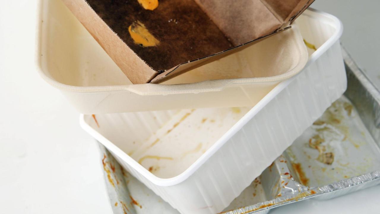 Alte Essensverpackungen von Mitnehmgerichten Alte Essensverpackungen von Mitnehmgerichten