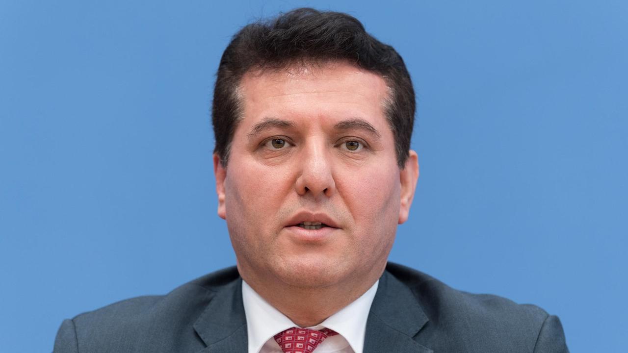 Zekeriya Altug, Vorsitzender der Türkisch-Islamischen Union der Anstalt für Religion e. V. (Ditib) und Sprecher des Koordinationsrates der Muslime in Deutschland