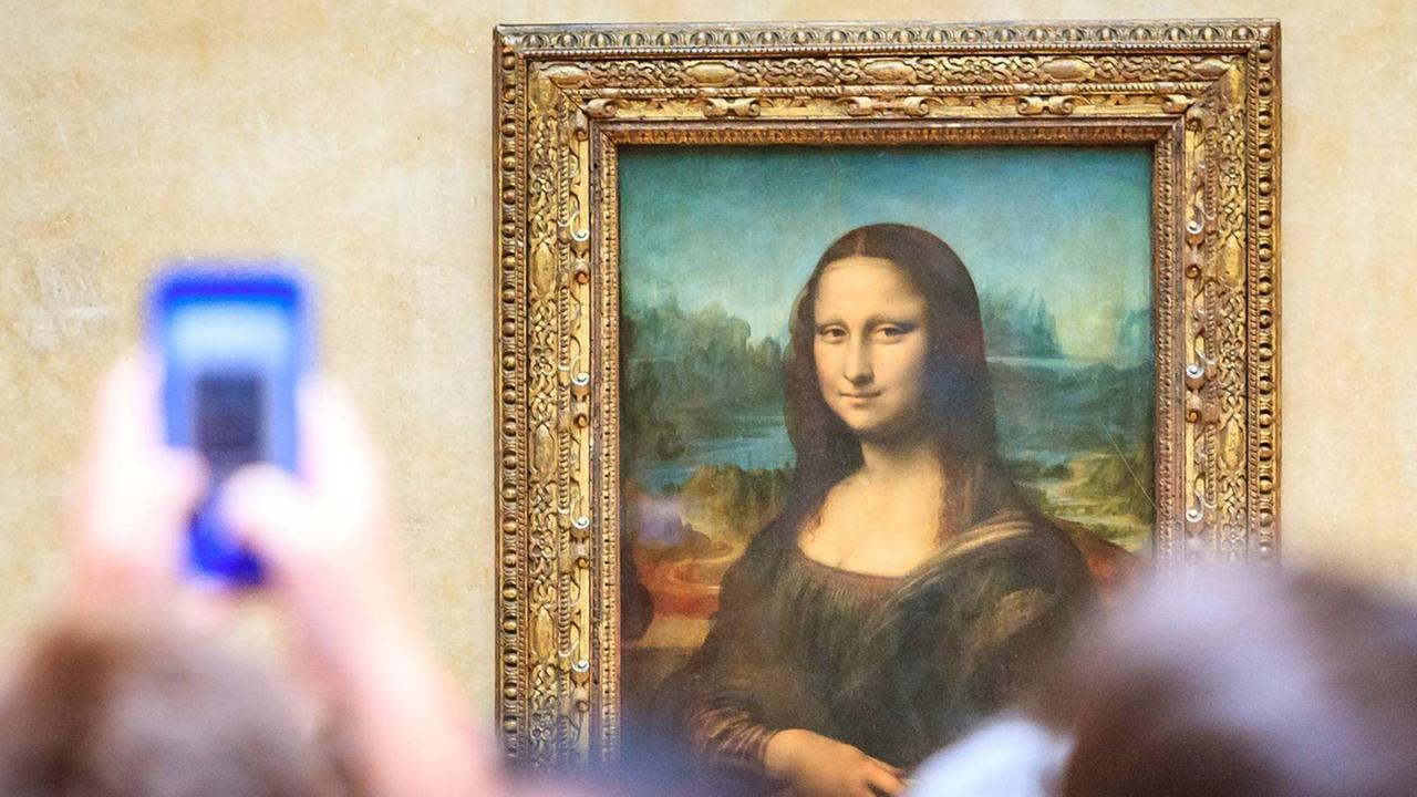 Das weltberühmte Ölgemälde "Mona Lisa" von Leonardo da Vinci hängt im Louvre Museum in Paris. Das weltberühmte Ölgemälde "Mona Lisa" von Leonardo da Vinci hängt im Louvre Museum in Paris.