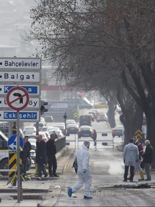Aufräumarbeiten am 18. Februar 2016 nach dem Anschlag in Ankara.