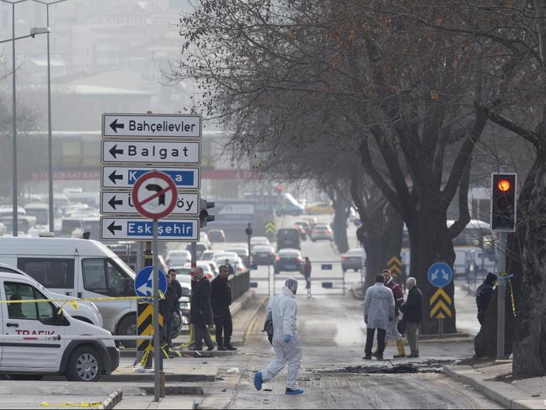 Aufräumarbeiten am 18. Februar 2016 nach dem Anschlag in Ankara.