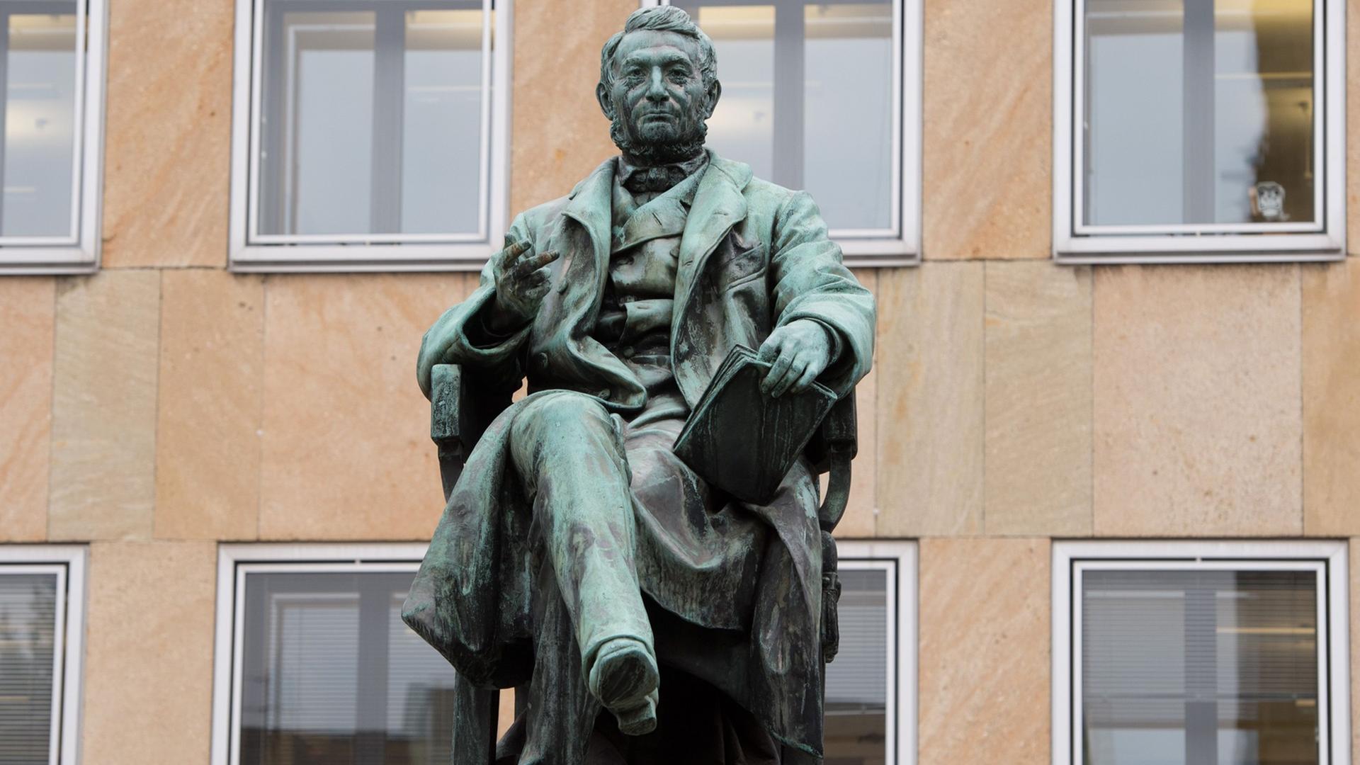 Das Denkmal des deutschen Physikers Julius Robert von Mayer in Heilbronn.