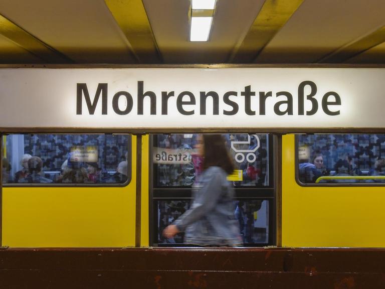 U-Bahnhof-Schild "Mohrenstraße"