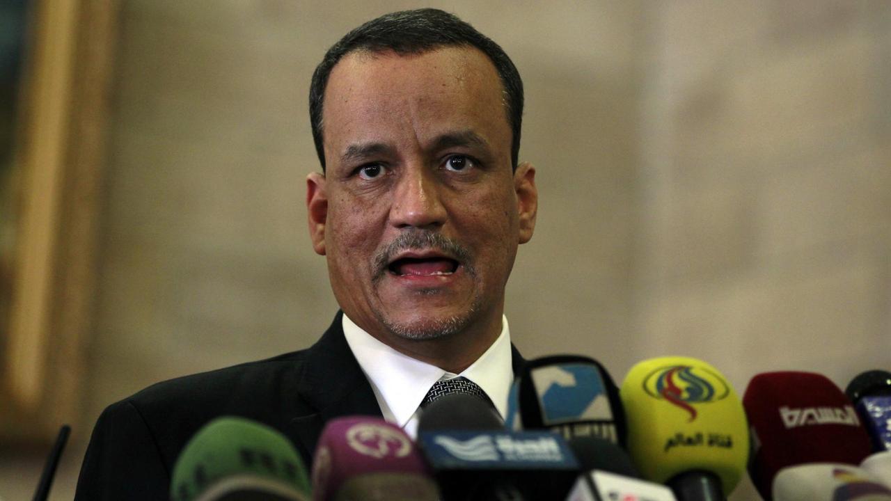 Der UNO-Sondergesandte für den Jemen, Ismail Ould Cheikh Ahmed während einer Pressekonferenz auf dem Sanaa-Flughafen am 14.01.2016. Der UNO-Sondergesandte für den Jemen, Ismail Ould Cheikh Ahmed während einer Pressekonferenz auf dem Sanaa-Flughafen am 14.01.2016.