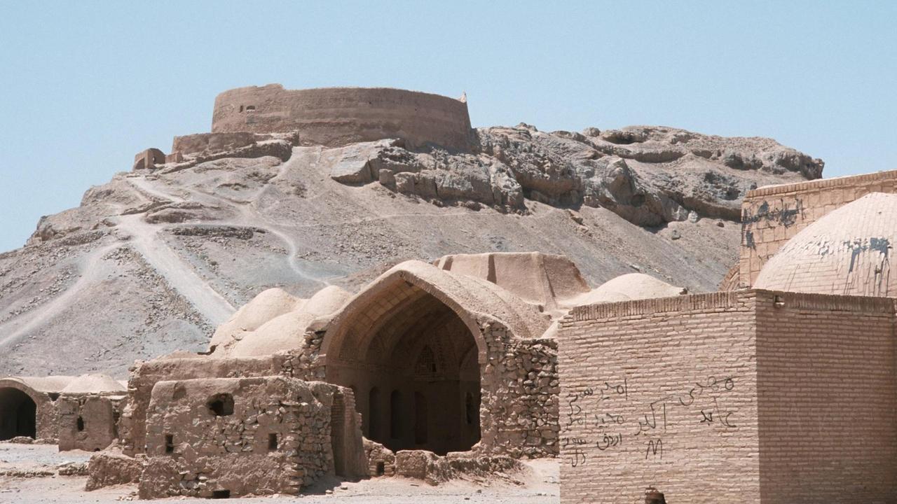 Totenhaus und Turm des Schweigens in Yazd, Iran Totenhaus und Turm des Schweigens in Yazd, Iran