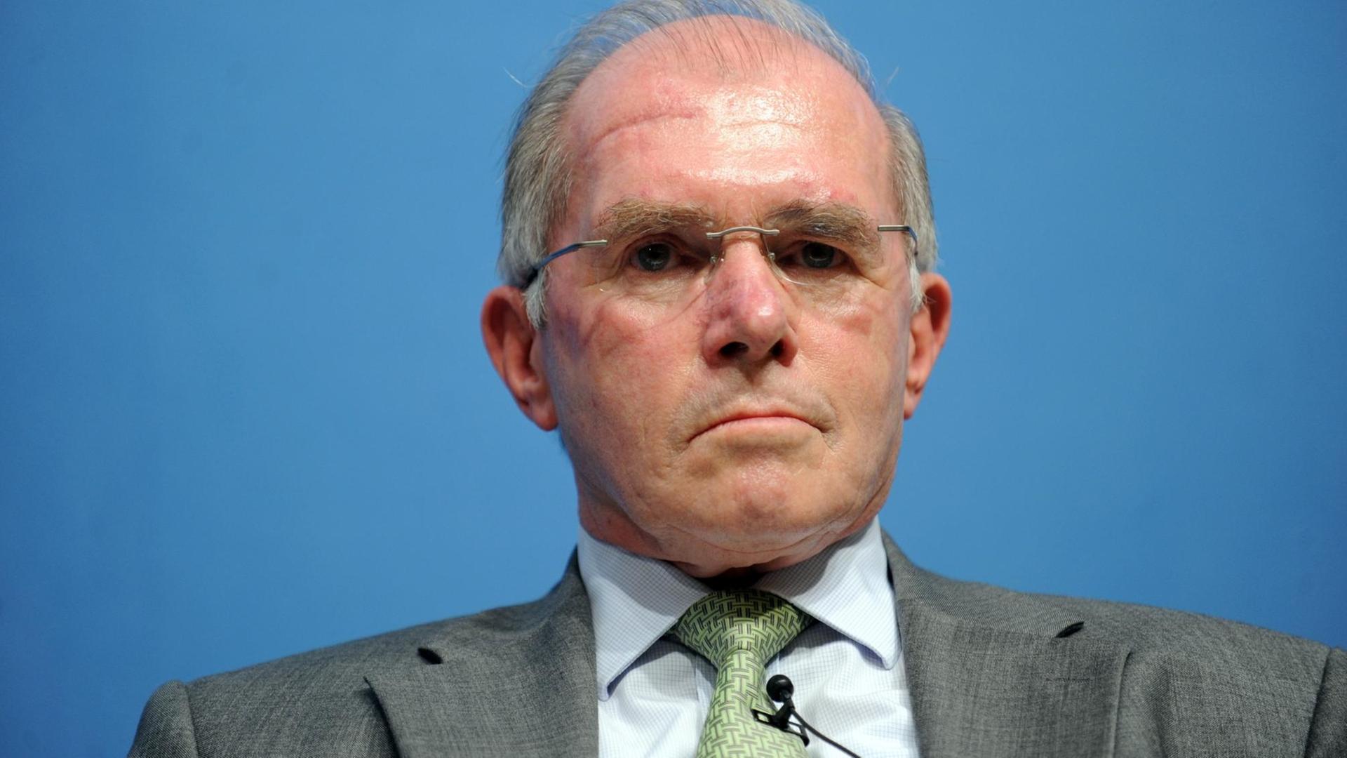 Klaus Naumann Klaus Naumann