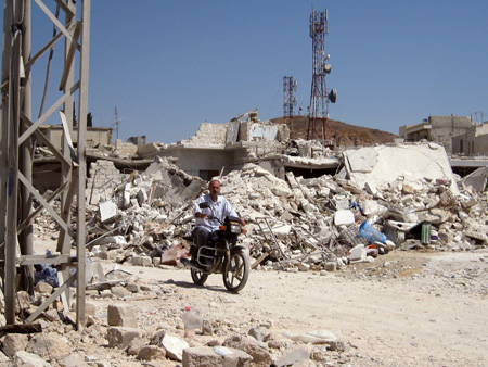 Die syrische Stadt Asas nach dem Abwurf zweier Fliegerbomben Die syrische Stadt Asas nach dem Abwurf zweier Fliegerbomben
