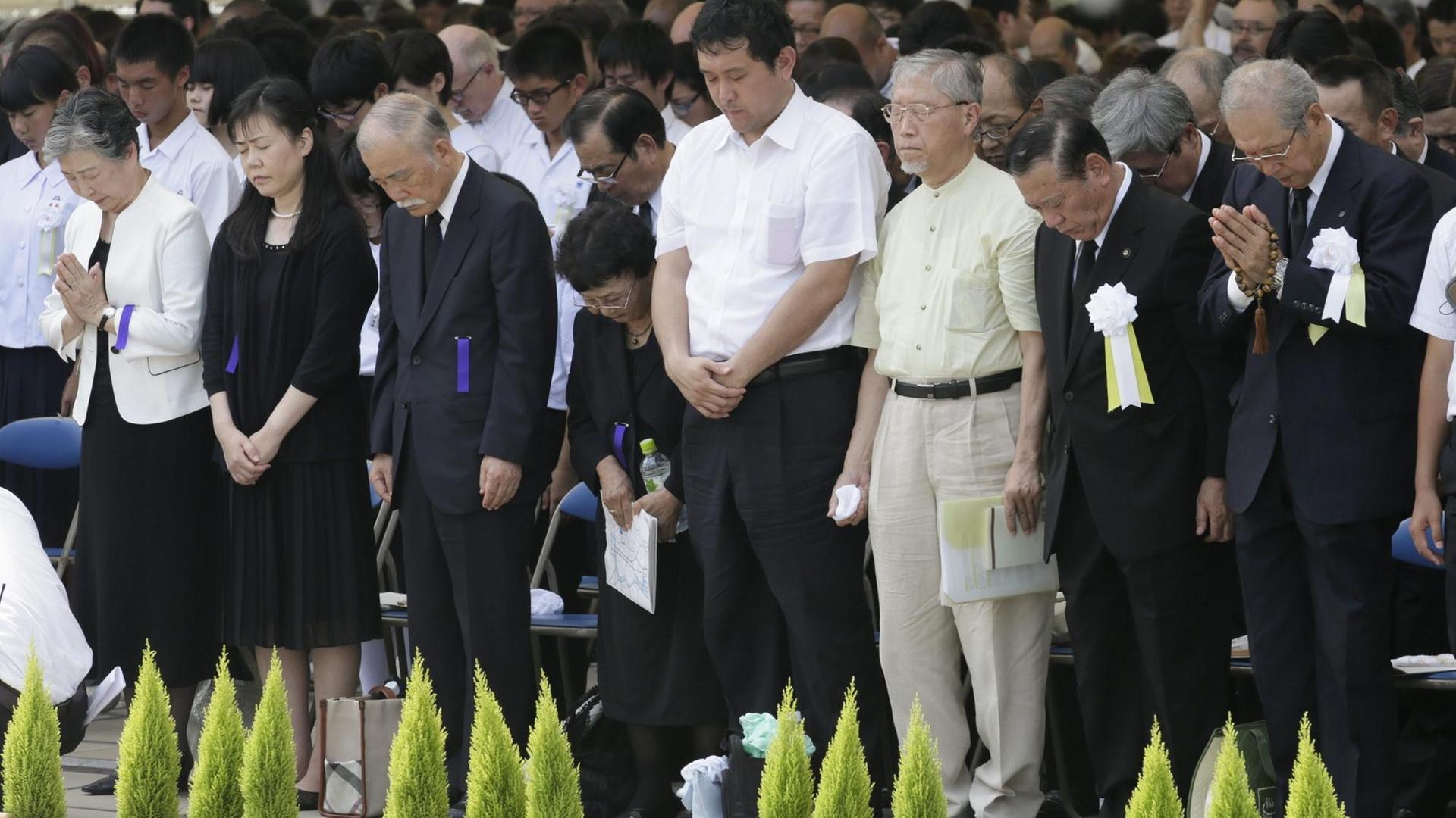 Gedenkfeier im Friedenspark in Nagasaki 70 Jahre nach dem Atombombenabwwurf Gedenkfeier im Friedenspark in Nagasaki 70 Jahre nach dem Atombombenabwwurf