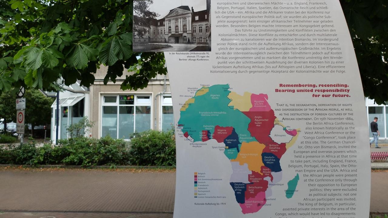 Die Gedenktafel der Berlin Konferenz in der Wilhelmstraße in Berlin. Die Gedenktafel der Berlin Konferenz in der Wilhelmstraße in Berlin.