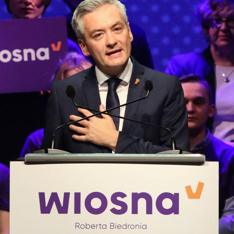 Atheist und offen homosexuell - der Vorsitzende der neu gegründeten Wiosna-Partei in Polen Robert Biedroń 