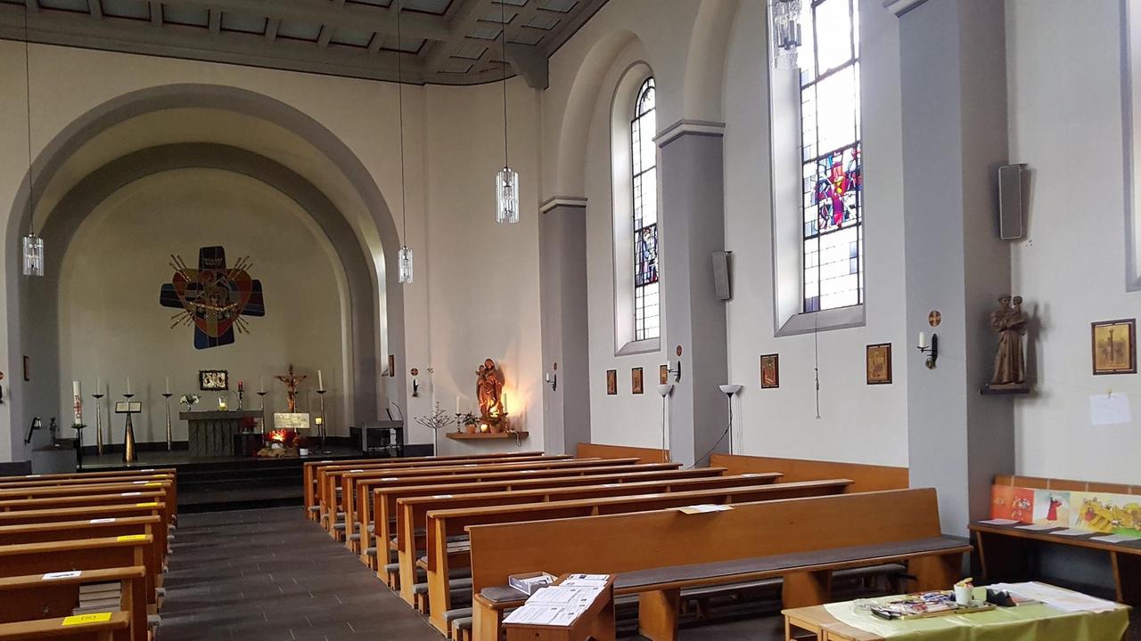 Innenansicht der Herz-Jesu-Kirche Innenansicht der Herz-Jesu-Kirche