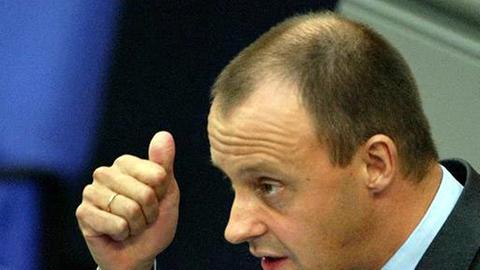 Der CDU-Finanzexperte Friedrich Merz  fordert präventieve Haushaltskontrollen in der Währugnsunion.