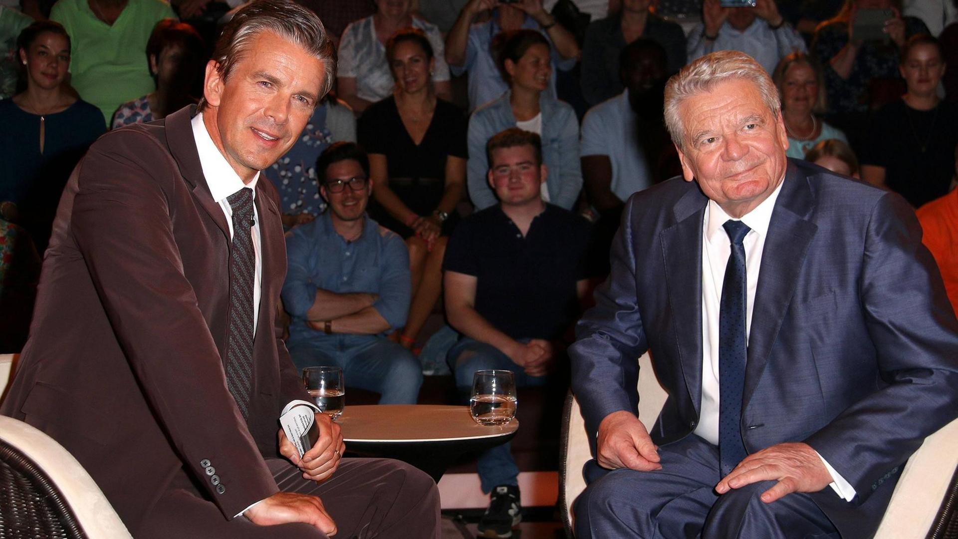 Markus Lanz mit Joachim Gauck in der Talkshow "Markus Lanz" am 19.06.2019 in Hamburg Markus Lanz mit Joachim Gauck in der Talkshow "Markus Lanz" am 19.06.2019 in Hamburg