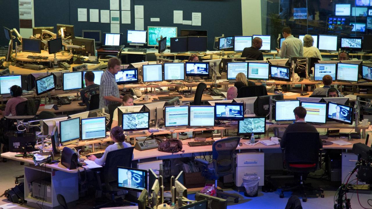 Newsroom für das englischsprachige Programm am Hauptsitz von Al Jazeera Networks in Doha Katar Newsroom für das englischsprachige Programm am Hauptsitz von Al Jazeera Networks in Doha Katar