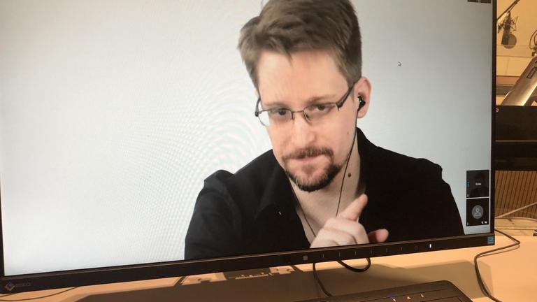 US-Whistleblower Edward Snowden im Gespräch mit dem Deutschlandradio