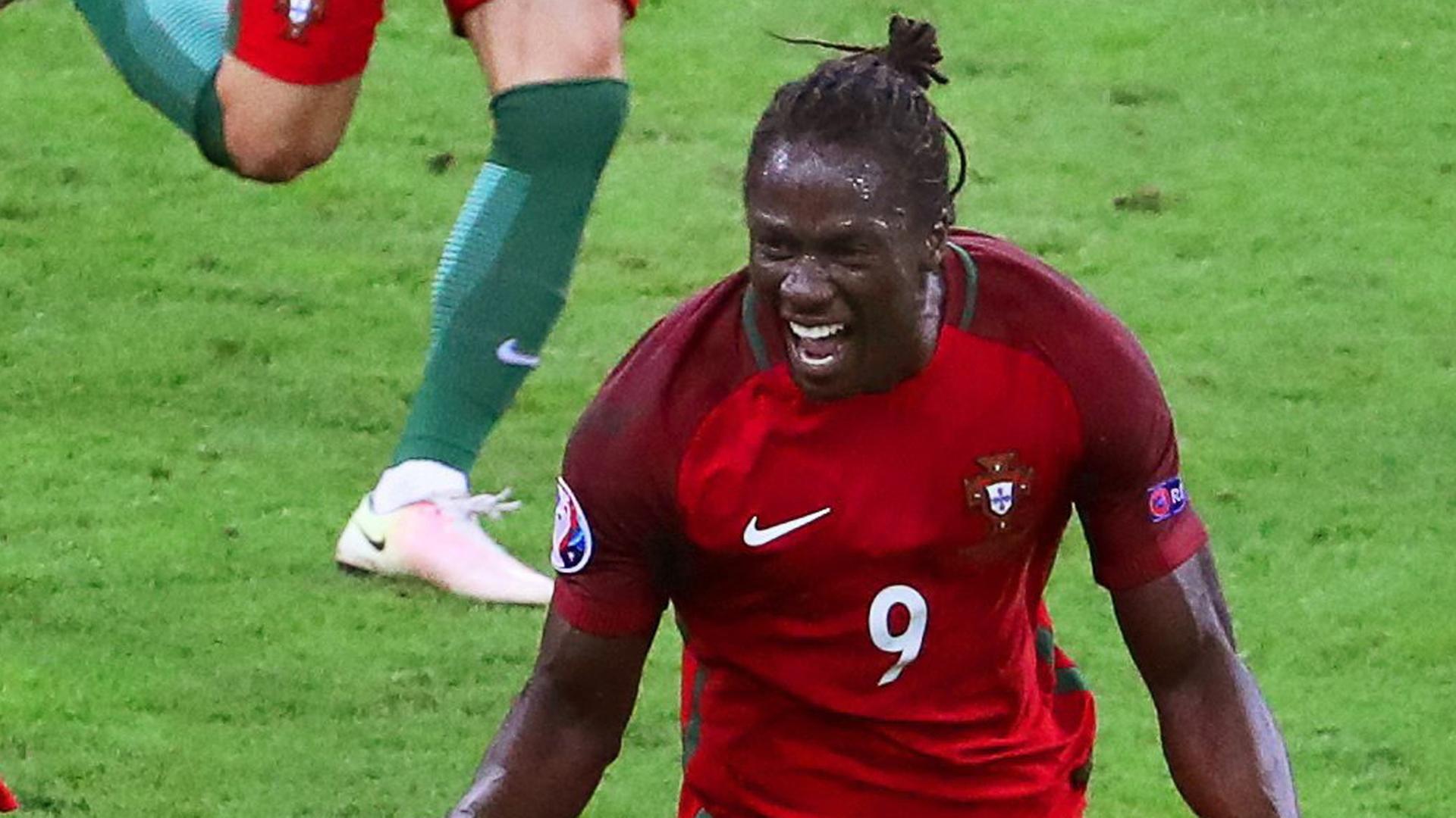 Der portugiesische Stürmer Eder bejubelt seinen Siegtreffer im EM-Finale gegen Frankreich Der portugiesische Stürmer Eder bejubelt seinen Siegtreffer im EM-Finale gegen Frankreich