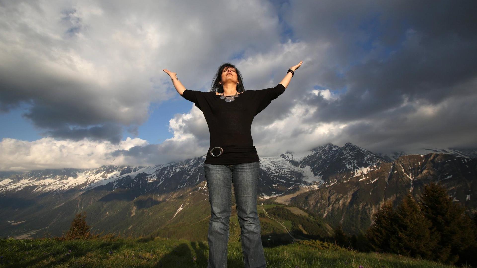 Religiöse Traditionen haben an Bedeutung verloren. Ihre Spiritualität leben viele Menschen heute anders aus. Religiöse Traditionen haben an Bedeutung verloren. Ihre Spiritualität leben viele Menschen heute anders aus.