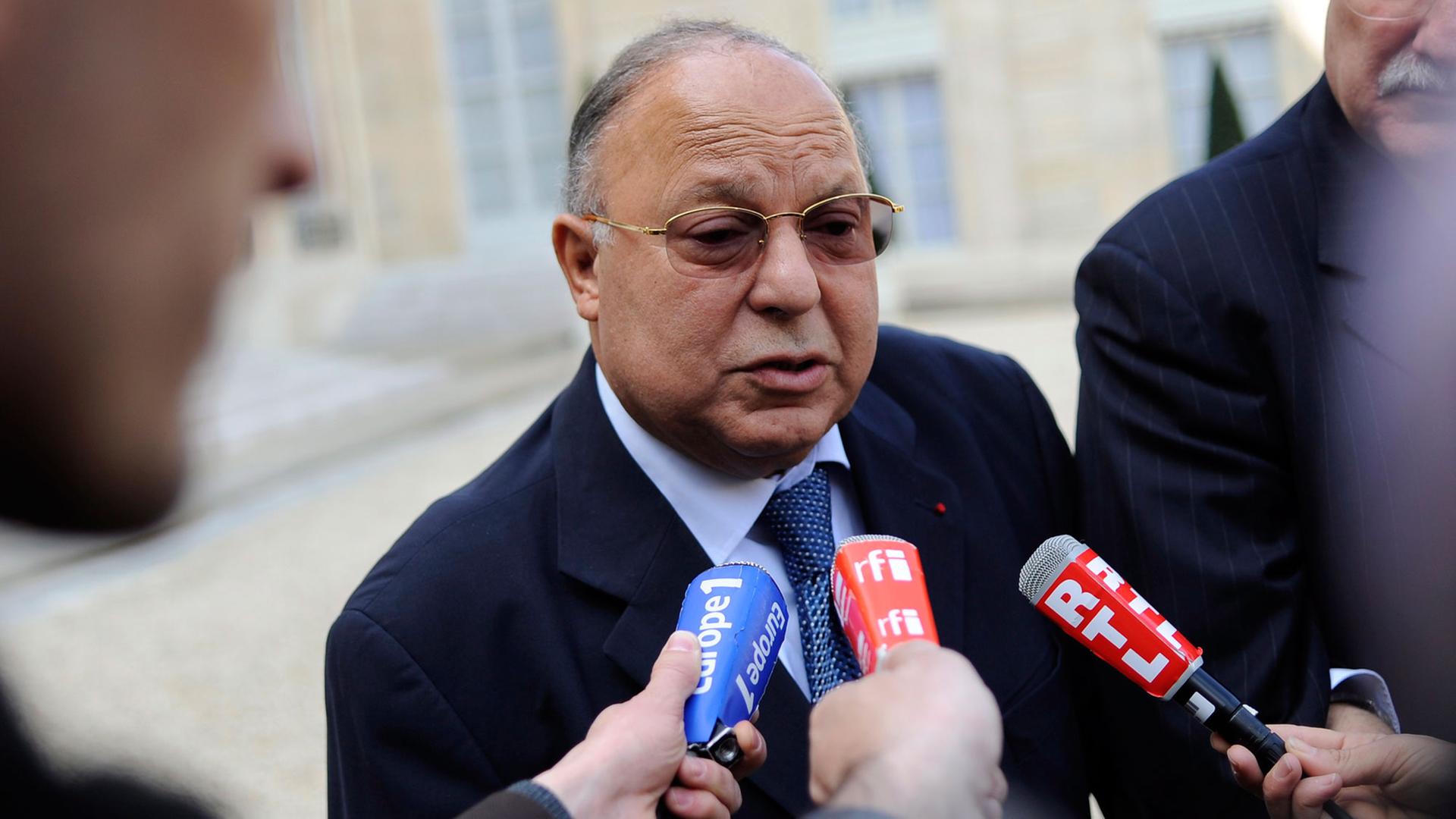 Dalil Boubakeur, der hohe islamische Würdenträger und Rektor der Großen Moschee von Paris, spricht am 20.3.2012 in Paris mit Journalisten. Dalil Boubakeur, der hohe islamische Würdenträger und Rektor der Großen Moschee von Paris, spricht am 20.3.2012 in Paris mit Journalisten.