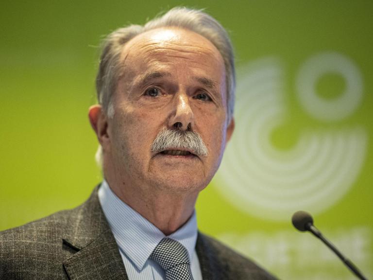 Klaus-Dieter Lehmann, Präsident des Goethe-Instituts, spricht auf einer Pressekonferenz