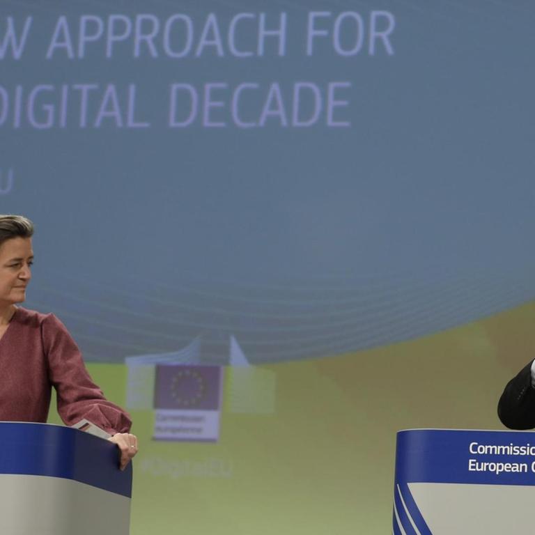 Digitalkommissarin Margrethe Vestager und Binnenmarktkommissar Thierry Breton bei einer Veranstaltung am 25. November 2020 in Brüssel