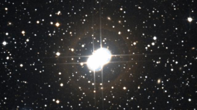 Diese beiden Sterne im Schwan sind laut der Analyse mit künstlicher Intelligenz der Sonne recht ähnlich, allerdings zwei Milliarden Jahre älter
