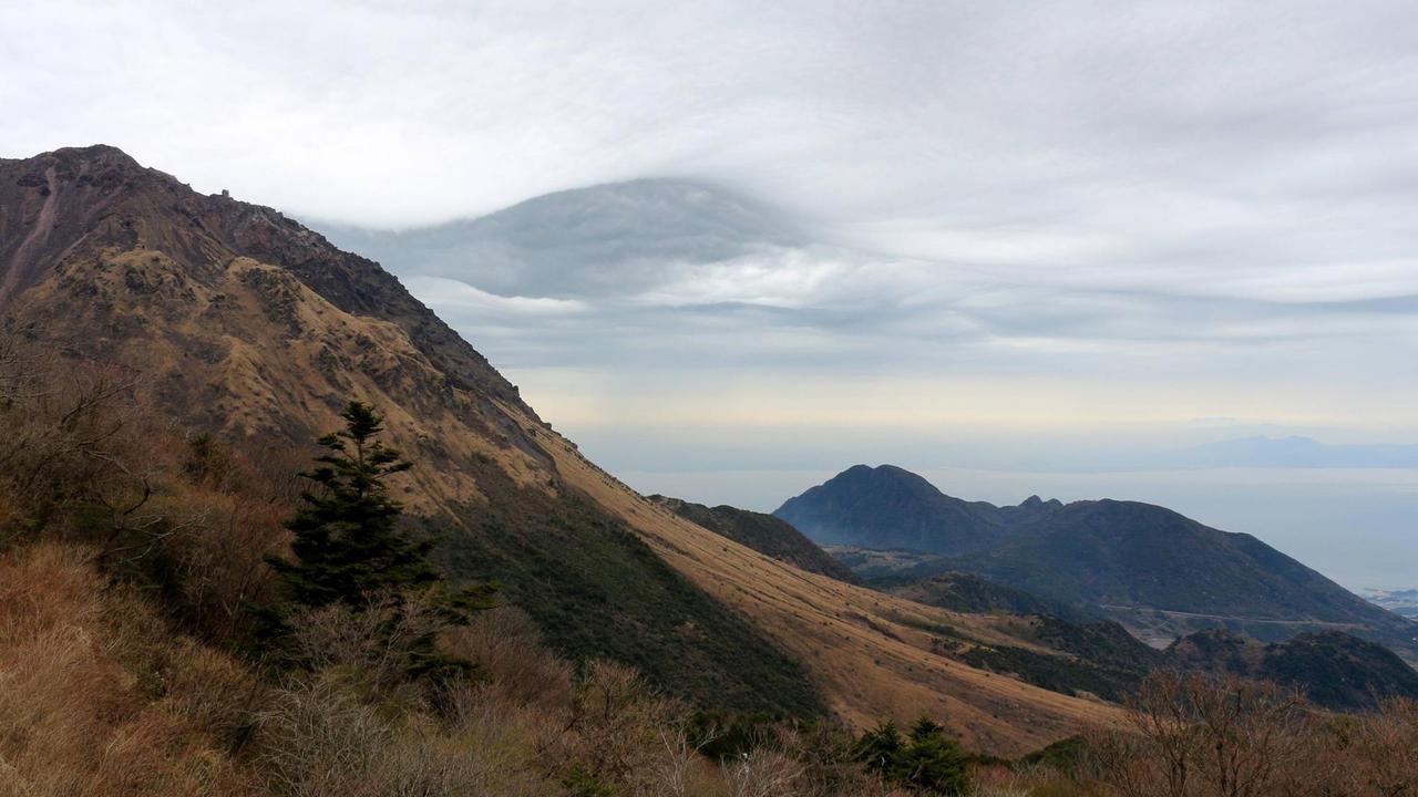 Unter ständiger Beobachtung steht der Vulkan Unzen nahe der japanischen Industriemetropole Nagasaki.