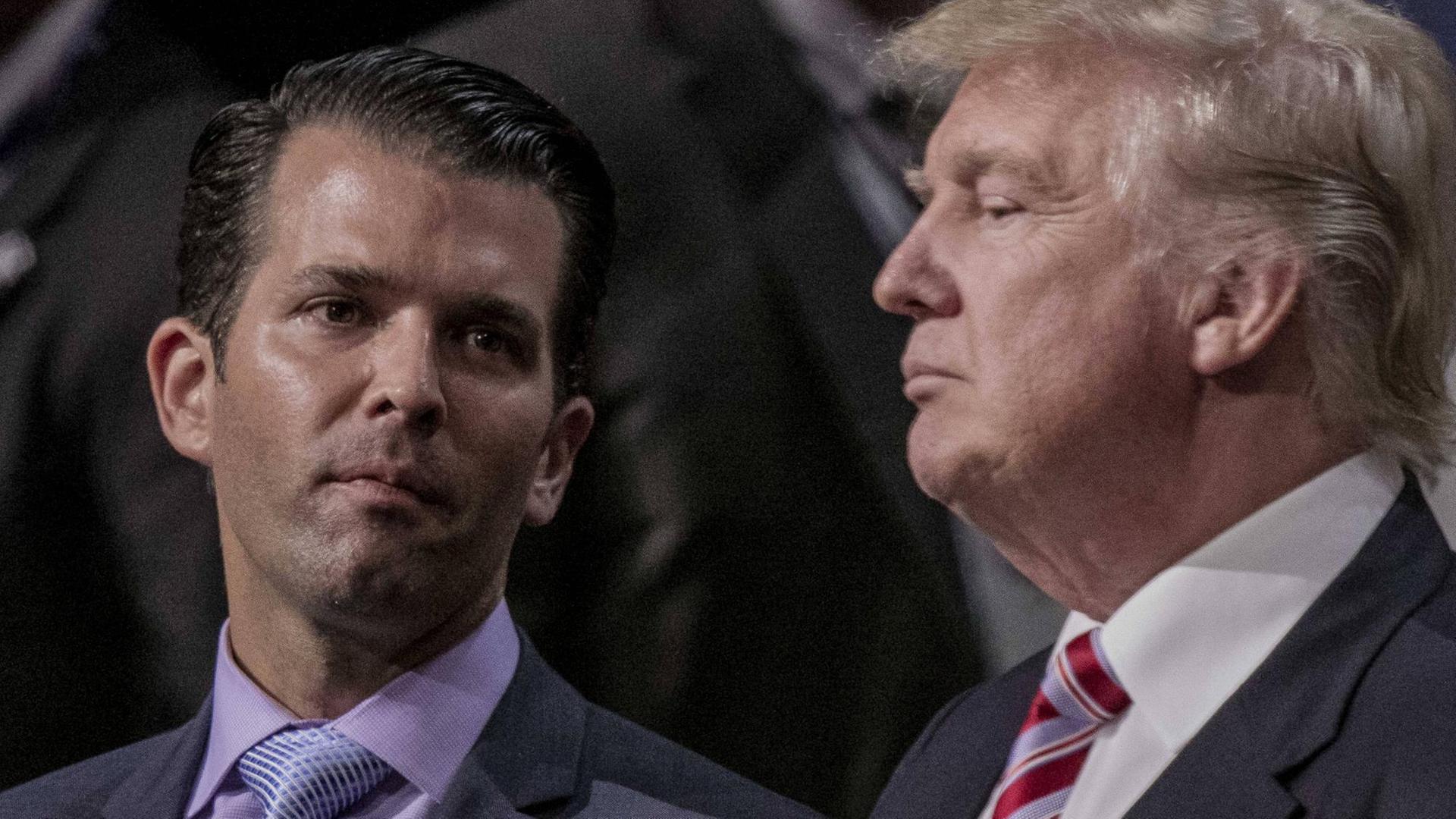 Der heutige US-Präsident Donald Trump mit seinem Sohn Donald Trump junior im Juli 2016. Der heutige US-Präsident Donald Trump mit seinem Sohn Donald Trump junior im Juli 2016.